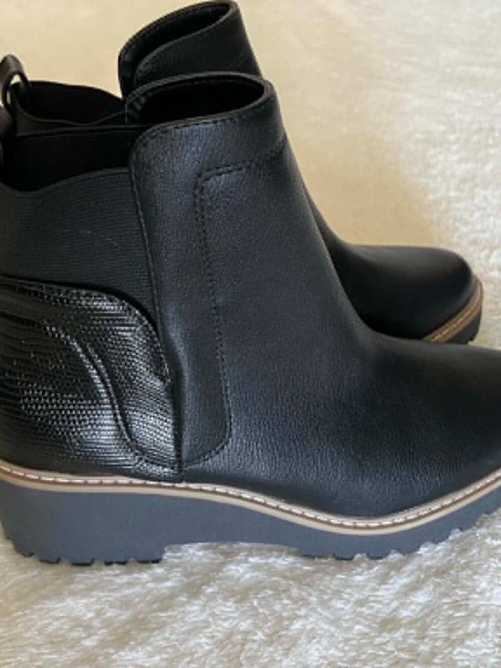 DV by Dolce Vita Rielle Lug Sole Chelsea Boots Black Exotic Women's size 9